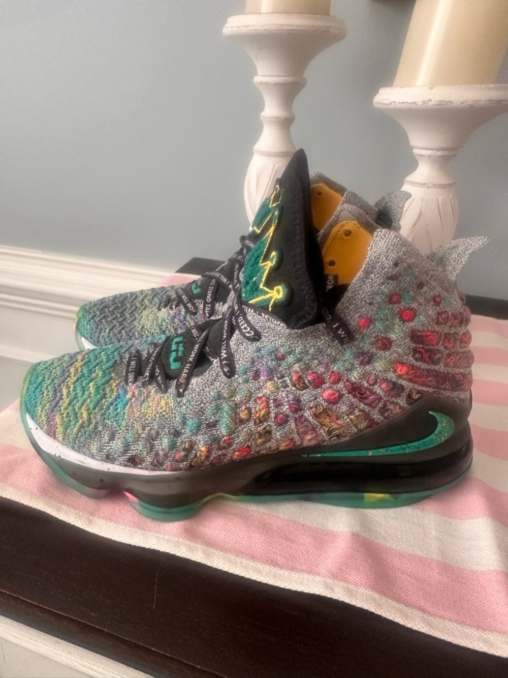 Nike LeBron 17 “i promise” basketball shoes.